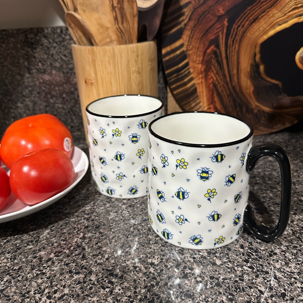Bee Patterned Ceramic Mug Set